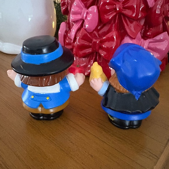 Fisher Price Little People, Pilgrims, Pilgrim boy and Girl, Apple, Thanksgiving - Picture 4 of 6